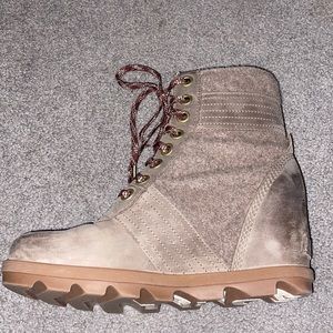 Sorel Wedge Hiking Boots size 9